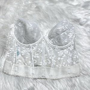 ⬇️$30 Carnival white lace corset lingerie size 40B